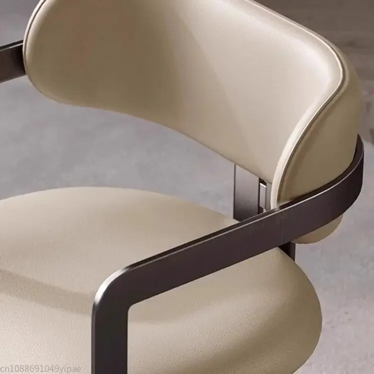 Luxe Italiaanse Designstoel – Moderne Woonkamerstoel | Stijlvol & Comfortabel