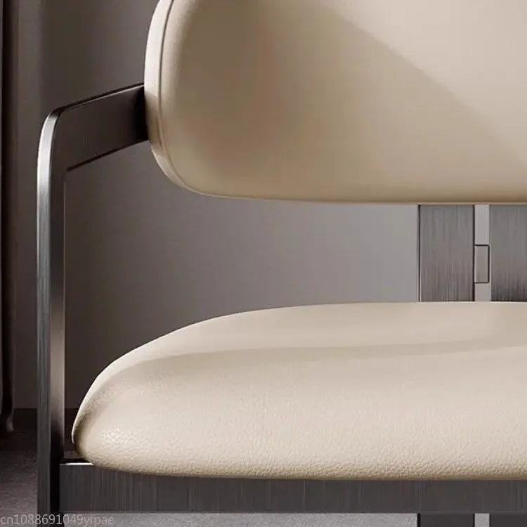 Luxe Italiaanse Designstoel – Moderne Woonkamerstoel | Stijlvol & Comfortabel